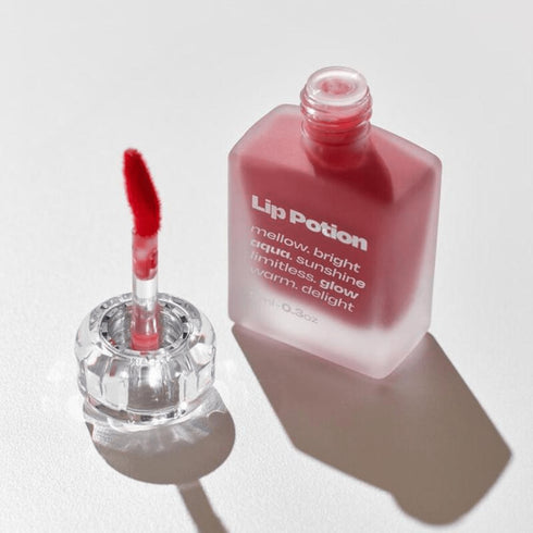 Nuanță roz soft și efect de volum natural
Lip Potion Aqua Glow #03 Sugar Rose este perfect pentru buze catifelate, cu un luciu delicat și pigment romantic. WowSkin Romania