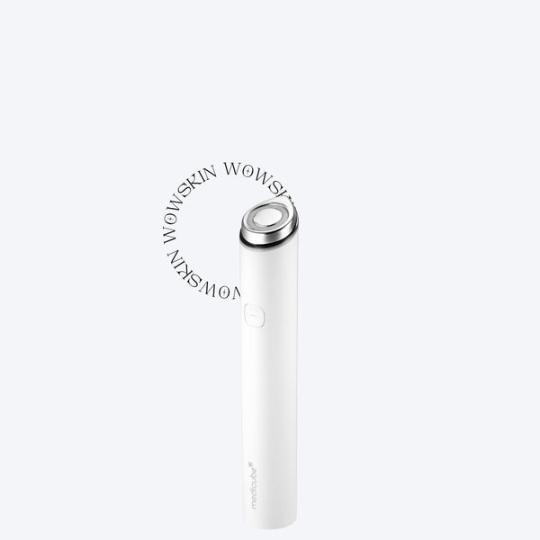 Transformă rutina de skincare cu Medicube MINI AGE-R Booster Alb, un dispozitiv 2 în 1 care sporește absorbția serurilor și stimulează regenerarea pielii. wowskin.ro