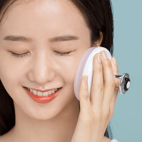 Design ergonomic și compact – perie de curățare a feței coreeană pe care o poți folosi acasă ca la salon. wowskin.ro