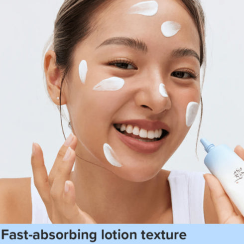 Cremă solară coreeană fără reziduuri albe, ideală pentru rutina zilnică de îngrijire.
Beauty of Joseon SPF50+ oferă protecție, luminozitate și confort pielii sensibile. wowskin.ro