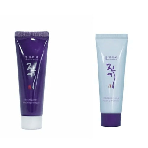 Tratamentul vitalizant Daeng Gi Meo Ri de 50 ml: Transformati-va rutina de ingrijire a parului cu acest tratament nutritiv coreean. Infuzat cu ingrediente botanice, acest tratament ajută la repararea părului deteriorat, redându-i vitalitatea și strălucirea. Formatul generos de 50 ml asigură că veți avea suficient produs pentru utilizări multiple, făcându-l o adiție de durată în rutina dvs. de îngrijire. Potrivit pentru toate tipurile de păr,