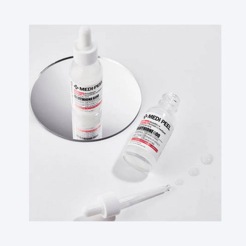 Descoperiți secretul unui ten fără cusur cu GLUTATHIONE 600 Intense Glutathione Ampoule de la MEDPEEL. Perfect pentru toate tipurile de piele, acest ser de înaltă potență oferă albire, energie și hidratare.Designul curat și minimalist al flaconului cu picurător asigură o aplicare țintită și o eficacitate maximă.Acest ser este un pas esențial în orice regim de iluminare și hidratare a pielii