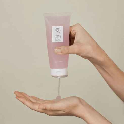 Gel hidratant lejer pentru vară, ideal pentru ten mixt sau acneic. Beauty of Joseon Red Bean Water Gel calmează iritațiile și minimizează porii. wowskin.ro
