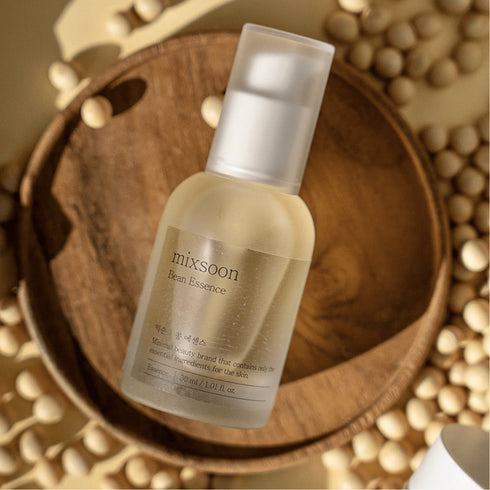 Mini Bean Essence Introduceți în rutina de frumusețe Mixsoon Bean Essence, o esență facială de 30ml care concentrează cele mai fine ingrediente pentru un ten sănătos. Cu o formulă minimalistă, această esență pură îmbogățește pielea cu nutrienți esențiali, ajutând la echilibrarea și revitalizarea tenului. Ideală pentru utilizarea zilnică, Mixsoon Bean Essence susține filozofia unei frumuseți simple și autentice, fără ingrediente inutile sau aditivi.