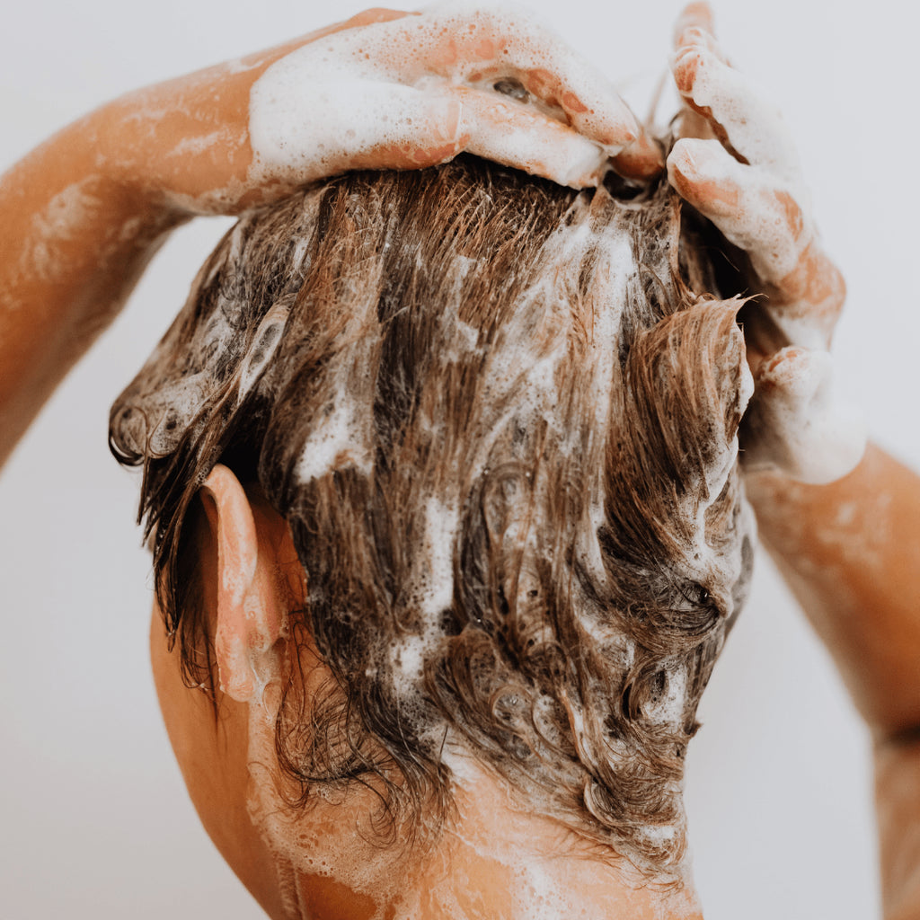 COME POSSIAMO PREVENIRE UN RAPIDO INGRASSAMENTO DEI CAPELLI?