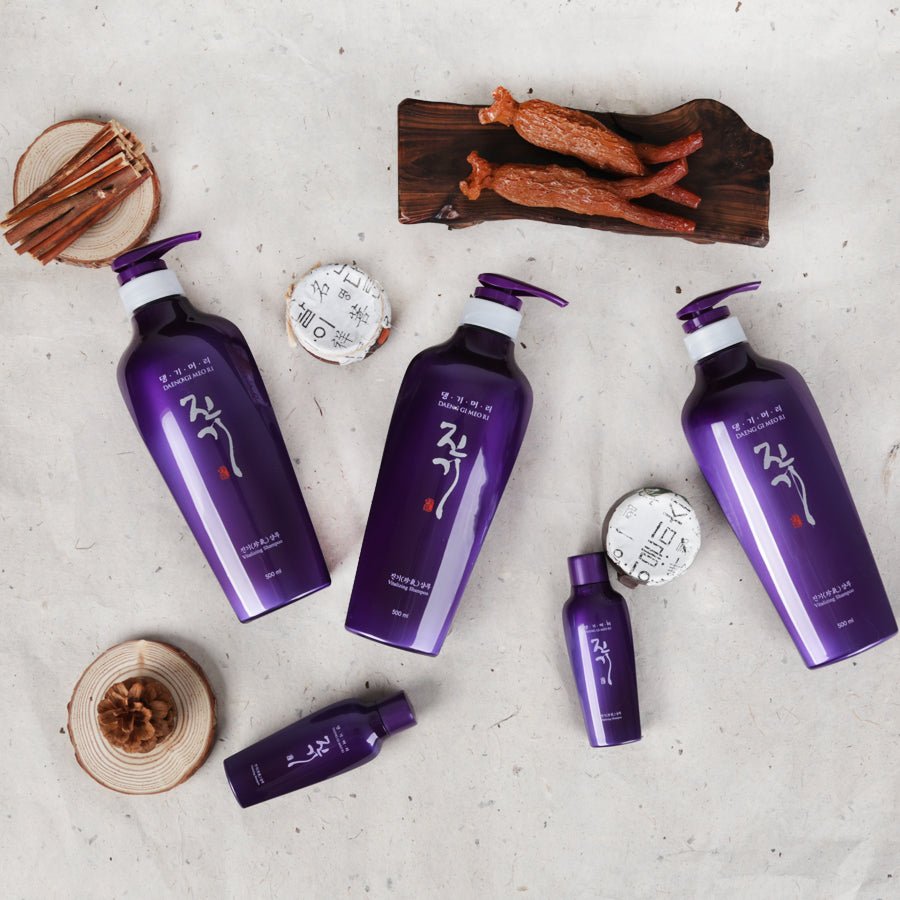  Șamponul vitalizant Daeng Gi Meo Ri: Revigorați-vă părul și scalpul cu acest șampon bogat în ingrediente nutritive și revitalizante. Formulat cu extracte tradiționale coreene, acest șampon lucrează pentru a întări rădăcinile părului și a stimula creșterea, lăsând părul mai plin și mai sănătos. Volumul de 500 ml este perfect pentru călătorii sau pentru a testa produsul înainte de a face un angajament pentru dimensiunea completă. Includeți acest șampon Daeng Gi Meo Ri în rutina dvs. de îngrijire a părului