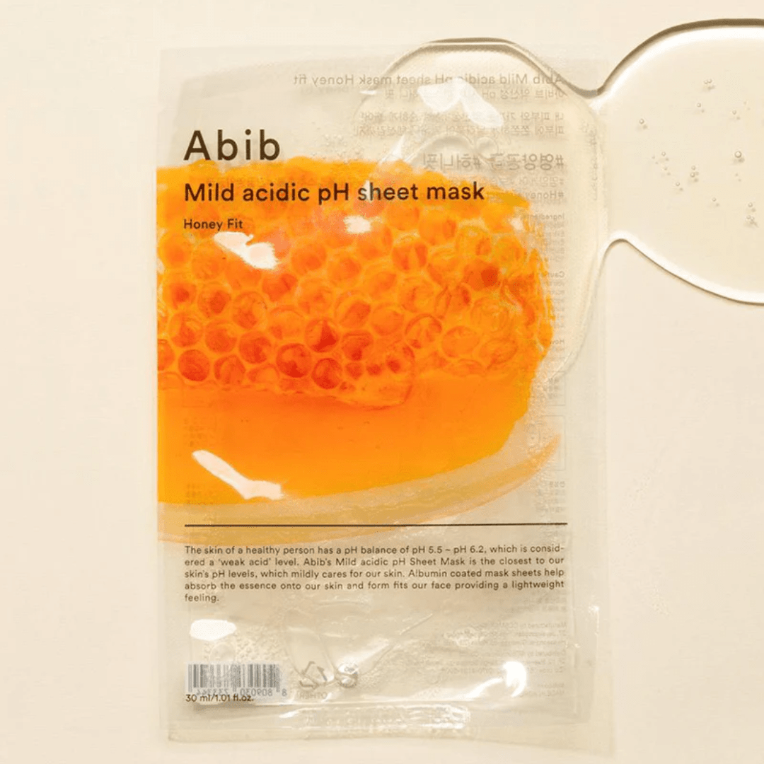 Abib Honey Fit – Răsfăț delicat cu miere pentru o piele catifelată
Cu un pH blând și extract de miere pură, această mască oferă hidratare și hrănire profundă. Ideală pentru pielea uscată, stresată sau lipsită de strălucire, masca Abib Honey Fit ajută la calmarea tenului și îi redă elasticitatea naturală. Un ritual simplu, dar eficient din rutina coreeană de îngrijire.