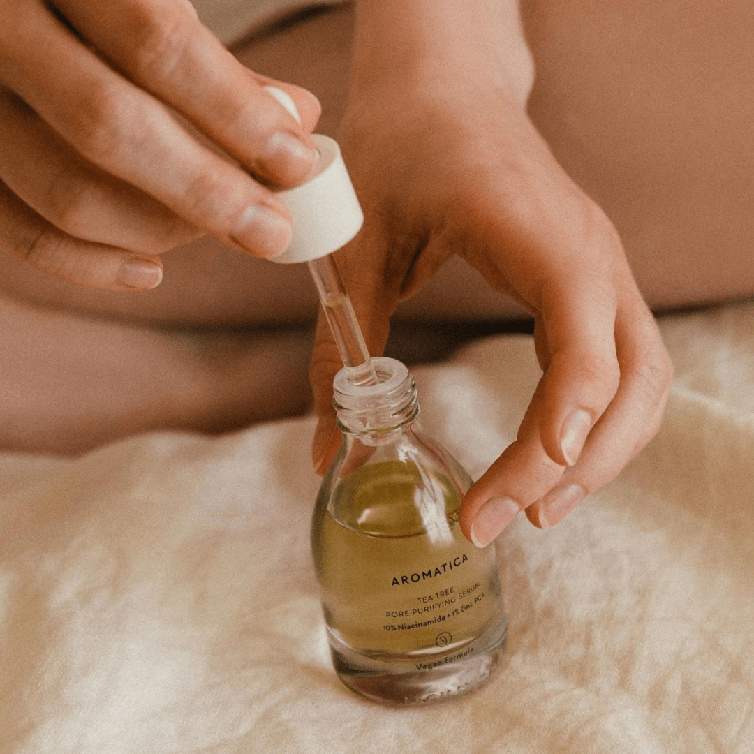 Aromatica Purifying Serum cu arbore de ceai este alegerea perfectă pentru o piele echilibrată, fără luciu și coșuri. Curățare delicată, efect vizibil.