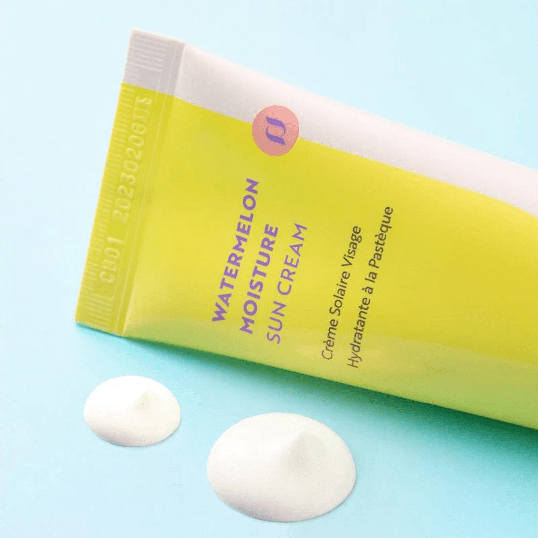 Protejează-ți pielea de razele UV și menține hidratarea cu această cremă solară cu pepene roșu, fără alcool și parfum iritant. wowskin.ro