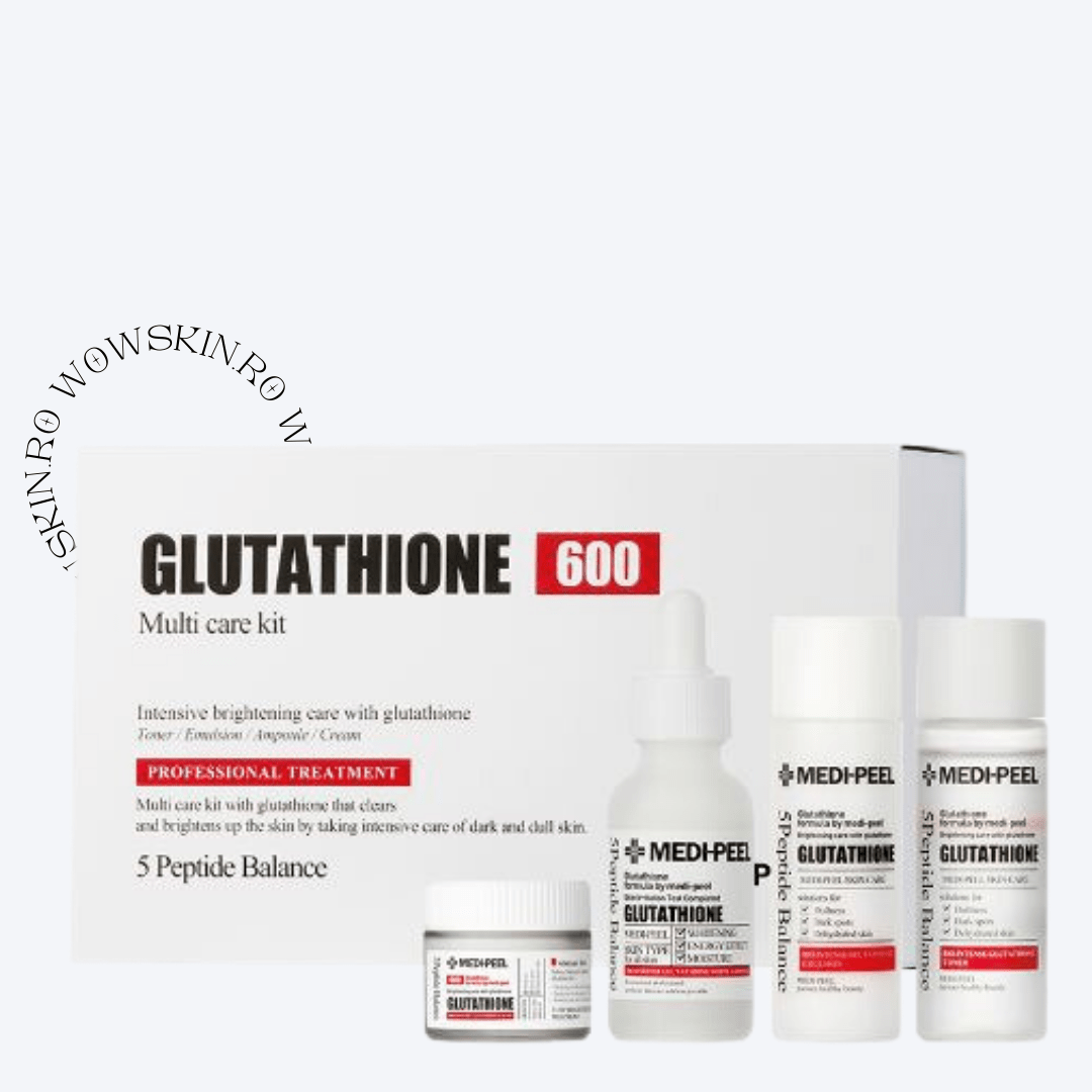 Luminați-vă tenul cu MEDIPEEL GLUTATHIONE 600 Multi Care Kit. Acest sistem de iluminare all-in-one include un toner, o emulsie, o fiolă și o cremă, toate formulate cu puterea glutationului pentru îngrijirea intensivă a tenului închis și tern. Este tratamentul profesional perfect la domiciliu, valorificând echilibrul celor 5 peptide pentru o piele vizibil mai clară și mai luminoasă