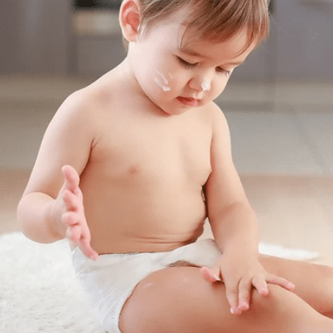 Pyunkang Yul Kids & Baby Face Lotion este o loțiune delicată de 200 ml, special formulată pentru hidratarea profundă a pielii uscate a bebelușilor și copiilor. Această loțiune oferă o îngrijire blândă, fără a provoca iritații, fiind perfectă pentru pielea sensibilă a bebelușilor. Ideală pentru utilizarea zilnică, Pyunkang Yul Kids & Baby Face Lotion ajută la menținerea sănătății și confortului pielii bebelușilor, lăsând-o moale și catifelată. Alege această loțiune pentru o îngrijire completă