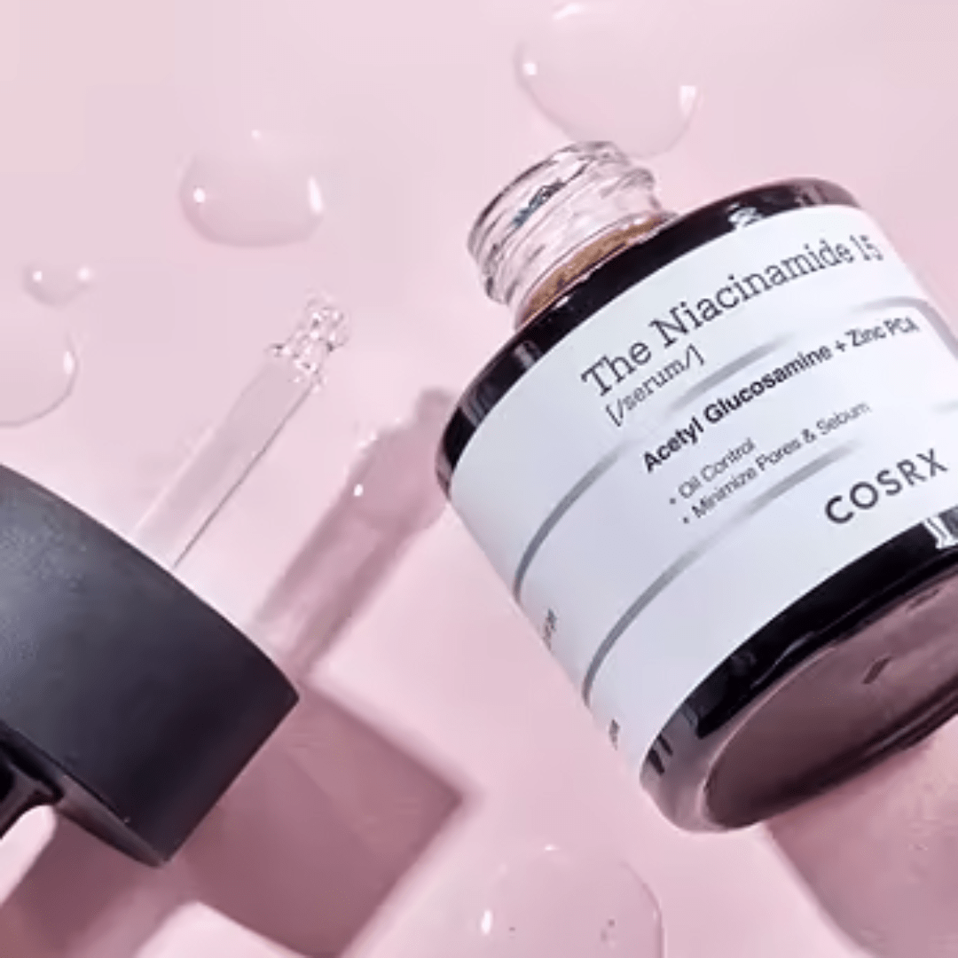 Controlează sebumul, tratează petele și uniformizează tonul pielii cu COSRX The Niacinamide 15 Serum. Ser concentrat, ideal pentru rutina de seară sau tratament țintit. wowskin.ro